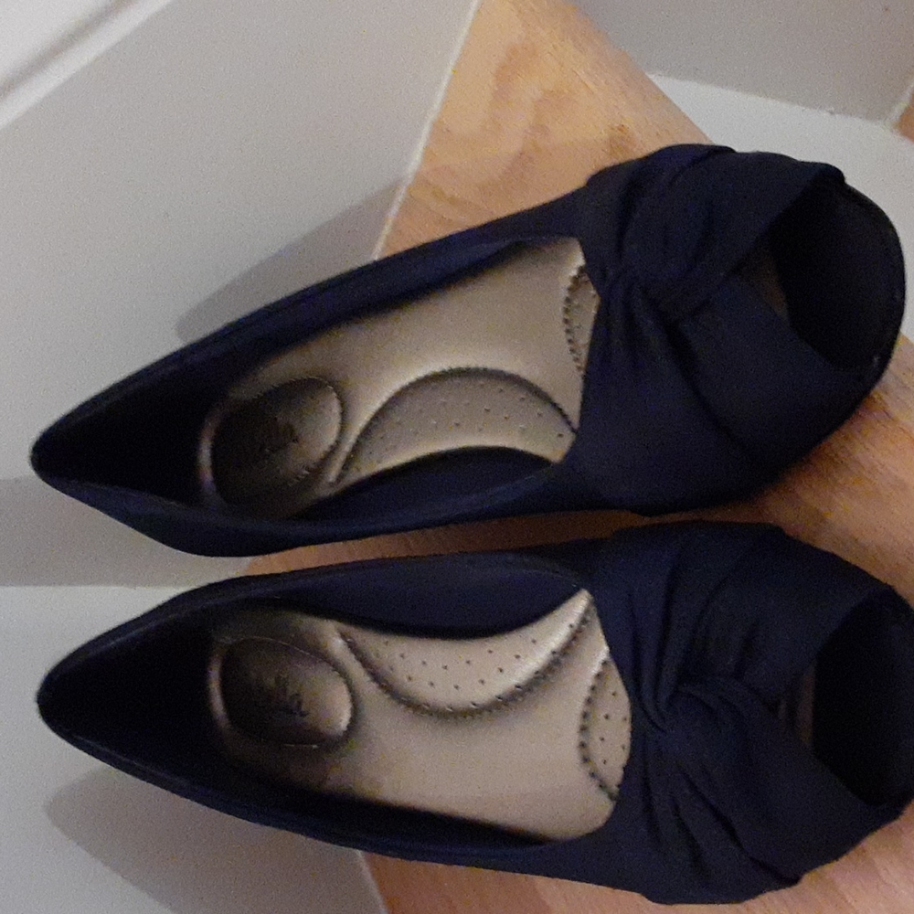 Abella Women's open toe pump  Dark  Black Size 9.5